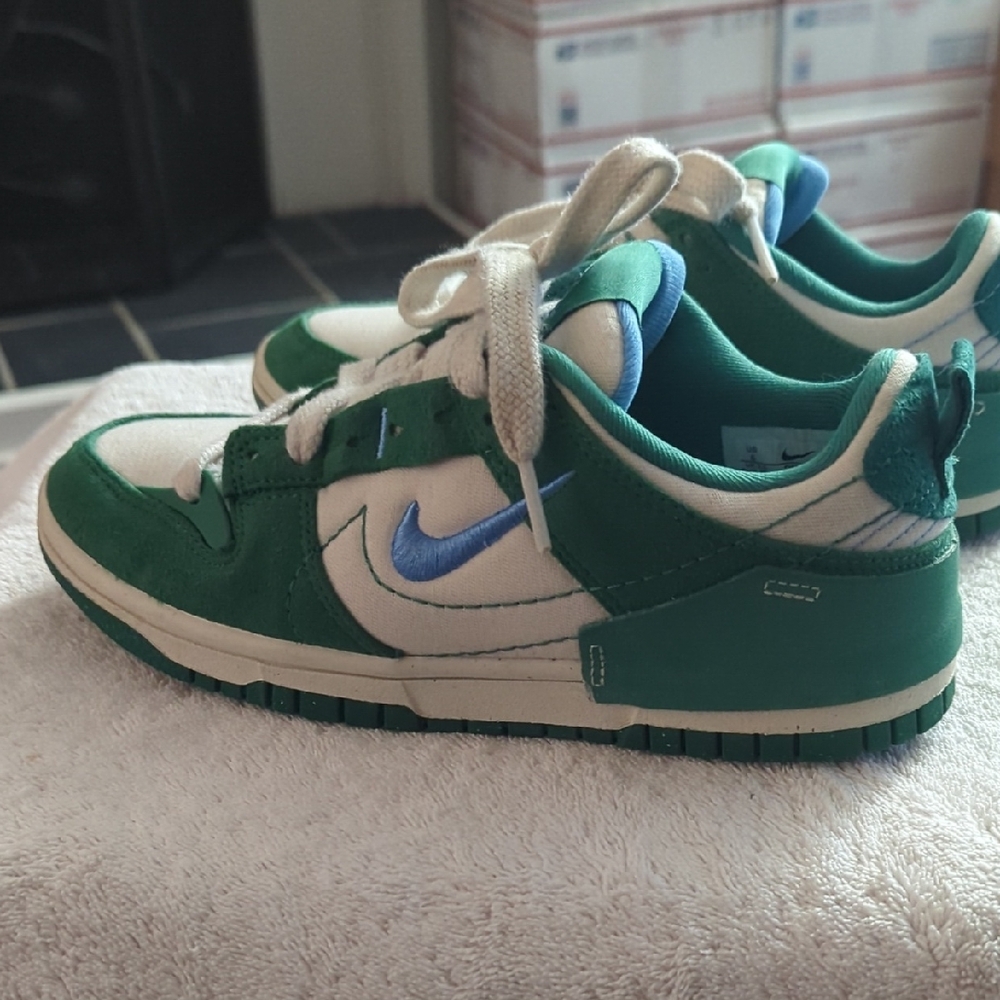 Nike Women's Sneakers in Green and Cream with Blue Accents